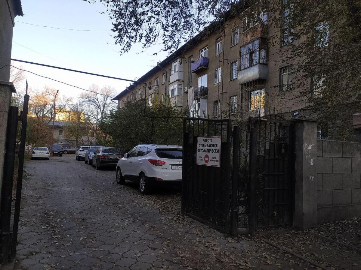 Aura On Erkindik Boulevard Bischkek Exterior foto